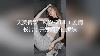   猛哥约操健美裤蜜桃臀外围骚女 ，颜值不错现金支付 ，毛有点多妹子自摸 ，转战床上怼着屁股就是操