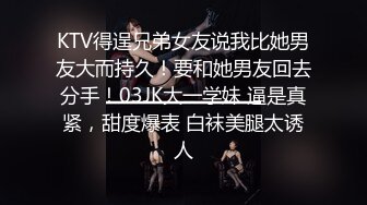 三个妹妹女女淫乱黄瓜互插尿尿，三女轮流玩弄，站在椅子上双指猛捅