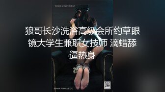 商场厕所偷拍刚开门出来拖地的小美女