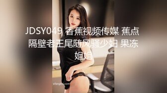 绿奴的小鸡巴被绿主和老婆用脚轮流玩弄