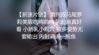 单男用力的拍打着屁股,奋力的抽查,她觉得好爽