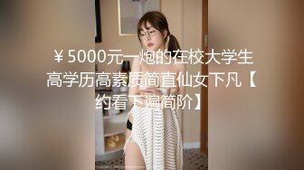 【新片速遞】00后小萝莉三男两女5P大乱交，骑乘抽插两根JB抓手里，边操边插嘴，闺蜜加入一人一个操，后入轮流，表情享受极度淫荡