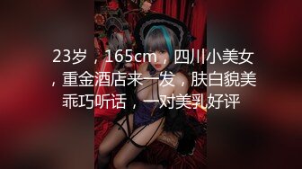 十二月最新流出 厕所偷拍跟着女友上厕所，变态男对着女厕撒尿