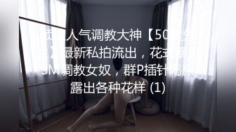 小诊所妇科检查，老医生在红衣美眉逼逼附近乱抠居然没有戴手套