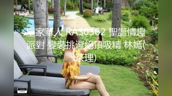 人气萝莉女深喉大鸡巴撅着屁股抠逼，无套抽插白虎逼对着窗外浪叫