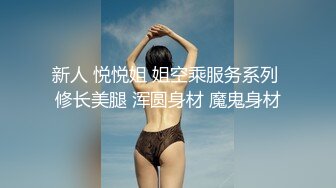   年轻学姐客厅深喉大屌，蹲下卖力，展现完美技