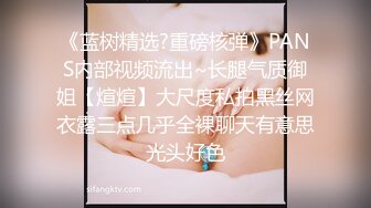 甜美小姐姐姐妹一起双女假屌磨穴互插，舌吻掏出奶子舔弄，翘起大白肥臀后入抽插