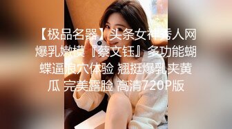 牛仔短裤腰细大奶妹子，超近距离掰穴特写吸奶口交，骑乘干了几下有味道不干了