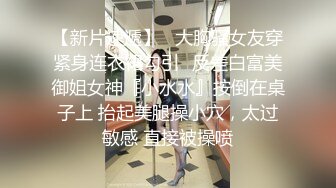 《极品CP魔手外购》色胆包天坑神潜入某公司女厕独占坑位隔板缝中现场实拍超多美女小姐姐方便，脸逼同步前后拍太顶了 (7)