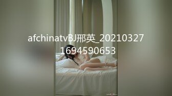   170CM眼镜美妞大战头套男，超细美腿吊带肉丝，毛毛浓密假屌伺候，扶着JB挺入抽送