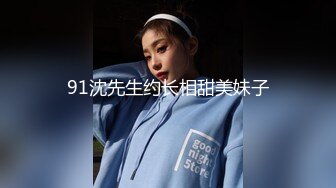   白皙眼镜御姐范妹子，女上位和头套男啪啪无套操逼，一线天粉嫩干净