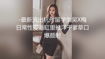 诱人的黑丝小少妇全程露脸跟小哥激情啪啪，亲着小嘴玩着奶子抠着骚穴