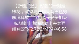 天气热了，寻求刺激的小情侣半夜玩露出，是个不错的选择哦~ 