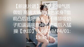 淫荡骚母狗美女小鹿跪在地上掰穴喷尿，美腿高跟鞋，极度诱惑