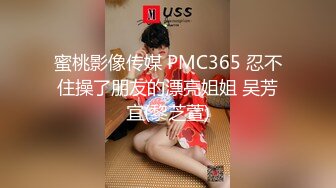   眼镜胖哥约操蓝色头发美妞，细长美腿苗条身材，舌吻互摸灵活舌头舔屌，骑上来操几下累了