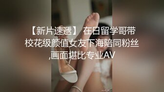 刺激淫妻露出✿淫妻车内完全露出了，代驾师傅开车进来整个人震惊了！整个人语无伦次，让他摸又不敢，真是个怂货