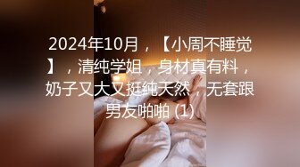  小骚逼露脸洗干净了伺候小哥哥诱惑狼友，舔鸡巴的样子好骚吸蛋蛋，深喉抽插，后入草屁股