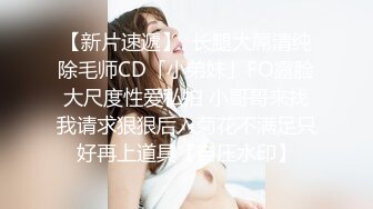 邪恶三人组下药迷翻公司的美女同事带回酒店各种姿势玩4P (4)