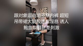  诱人的黑丝小骚骚让大哥宾馆调教，听狼友指挥交大鸡巴温柔舔弄