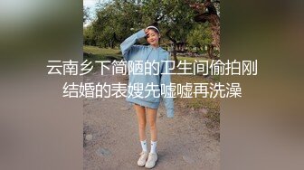 大师ChinaJoy展会CD系列美女模特裙底风光，灰色套装美女丁字裤也是灰色的