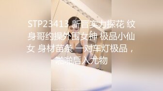 幸福眼镜哥，双飞大奶妹，左拥右抱一起舔屌，骑上来插骚逼，奶子直晃动，搞完双女假屌插穴