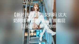 单位女厕连着两次拍到年轻美女同事的多毛小黑鲍 (1)