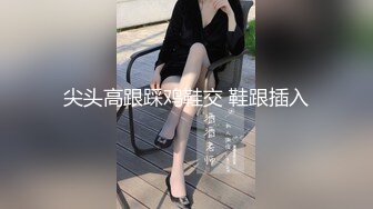 鞠婧祎顶流女星在泳池边被狗仔偷拍强暴