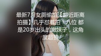  某职校小巧玲珑，把刚出来工作同事的女友带回宾馆让她爽爽