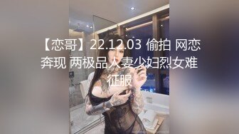 竟然发现最靠里躲着一个妹子偷偷在手淫