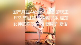 化妆品真美的姑娘 美腿呀哗哗的尿尿太急了像冲浪一样，不得不撅起点屁股！ 