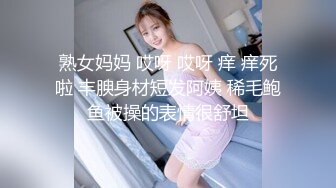 【大开眼界游戏展】美女云集露奶露毛露阴 黑衣豪乳美女奶头漏了还不知道 还摄影给她拍好一点