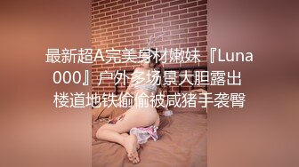 《最新魔手外购无水精品》淡定大神躲藏公园商场女厕广角特写偸拍 各种精致小姐姐大小便美臀少妇发现不对踢镜头2