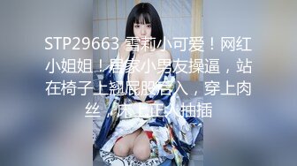 小美女给大老黑舔弄大驴鸡巴是种什么体验，国际交流群P激情啪啪大秀直播，几个亚裔妞被大老黑爆草蹂躏，吃奶玩逼精彩又刺激