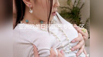 红唇妖艳女同很会玩大尺度双女秀，牛奶抹逼互舔粉穴，骑乘叠在一起假屌抽插，上下套弄假屌，手指抠入极其淫荡