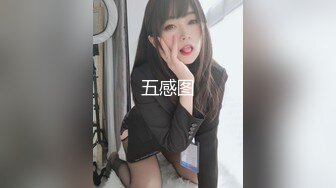 【小小寻花】约操骚熟女，带回房间操逼，进来就脱光开操，猛怼骚穴骑乘位，浪叫呻吟不断