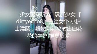 晚上趴气窗TP邻居眼镜美眉洗香香