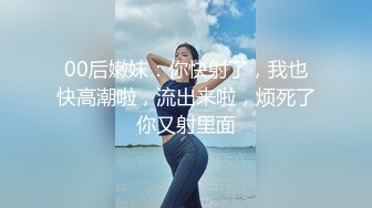 摸着女友的奶侧入她