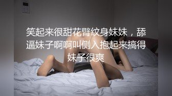 不露脸就够看超级粉穴学生妹，难得一见一线天嫩穴，近距离假屌爆插呻吟大声，没几下就流出很多白浆，圆润美乳粉色奶头