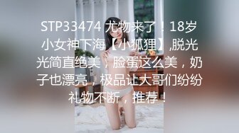 苗条贫乳小美女，把嘴当成小穴狂怼