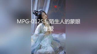   小伙高价约操两个极品外围美女双飞，换上吊带网袜一起服务，翘起屁股轮番操