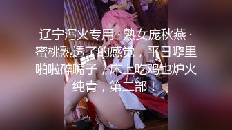 【新片速遞】 无毛逼风骚少妇看着黄片让大哥草，无套揉脸侧身吃着奶子草着逼，疯狂输出浪叫不断，直接让大哥射床单上刺激