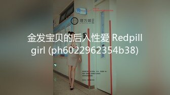 ?风骚小少妇?老公热衷去钓鱼，妻子趁机出轨新来的男同事，进门来不及脱衣服就自己摸奶子发情了，极品美少妇