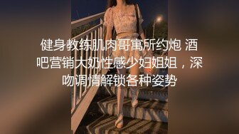 好骚的小娘们儿 肥屄坟起 屄唇鲜嫩 整体屄偏紧致??真想干她一炮