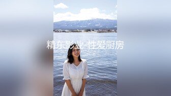 震惊三观的监控偷拍 女儿都上高中了还全裸在家 跟爸爸一起吃饭睡觉摆出各种诱惑姿势 也不怕爸爸有想法