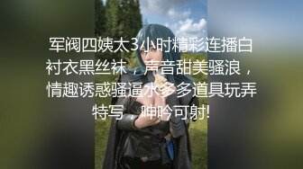 同学来家里跟我睡玩拉拉小游戏，亲着小嘴很软很甜，她舔的奶头好痒，跟狼友互动撩骚，双指抠进了骚逼好刺激