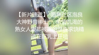 长得超像双胞胎姐妹花一起秀  吊带睡衣掏出奶子  振动棒摩擦逼逼  毛毛非常浓密  跪在沙发上 &a