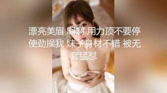 ❤️❤️高筒袜妹子2，会射液体的炮击，粗又长后入猛捅，白色液体灌满小穴，顺着大腿流下