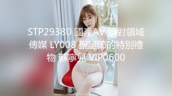 纯天然巨乳网红女神！一对豪乳又大又粉嫩！脱光光揉搓乳头，性感美臀摇摆，穿上吊带网袜