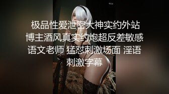 破解家庭摄像头，四眼妹还蛮正点，赤裸对着镜子嘻嘻哈哈 像是DJ舞女，好搞笑的哈哈哈！