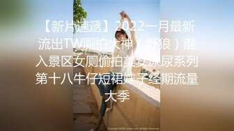  学校男老师偷拍两个放假没回家的学生妹在女澡堂洗澡